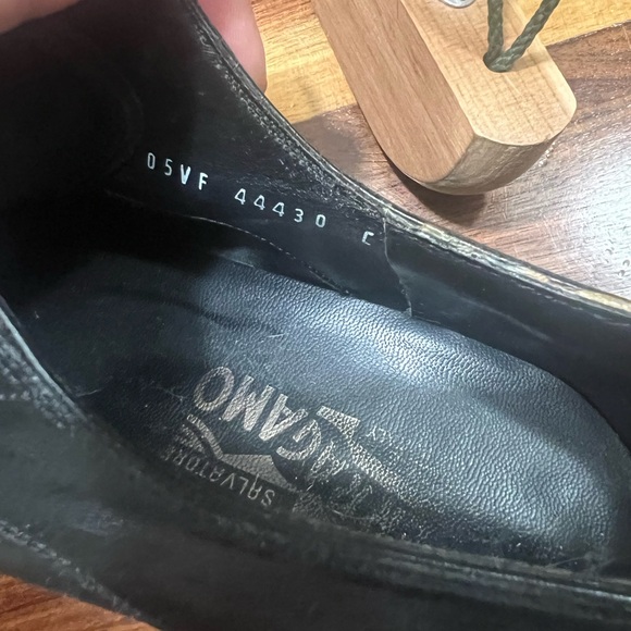 Ferragamo Oxford with wing-tips - Picture 6 of 6